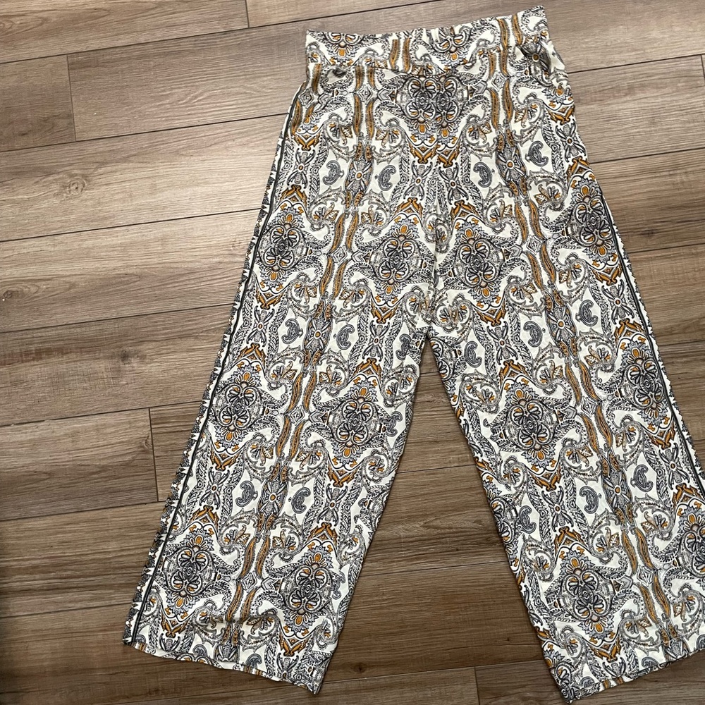 Pattern wide leg trousers with side detail
